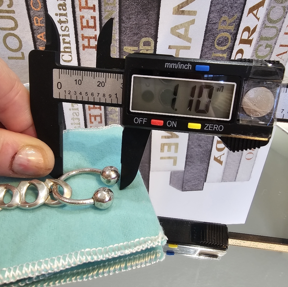 💋Tiffany & Co. XXXOOO Kisses & Hugs Paloma Picasso 925 Sterling Key Ring 🫂 - Picture 16 of 17
